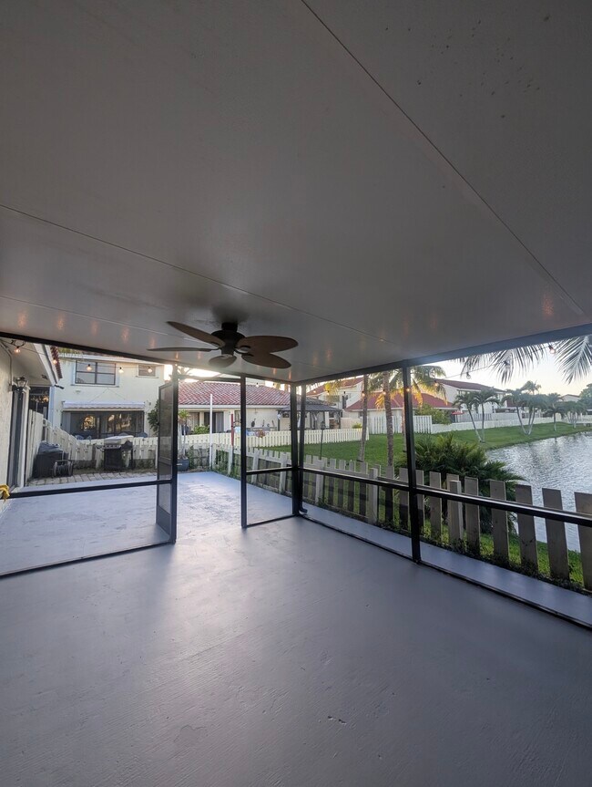 Building Photo - 2711 San Remo Cir