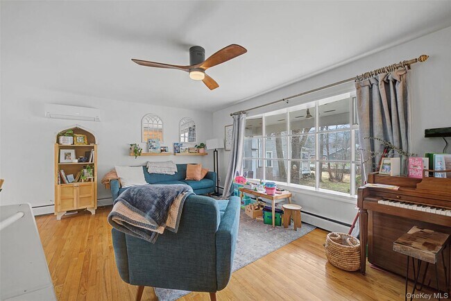 Building Photo - 10 Cedar Ln