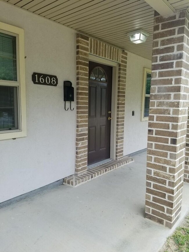Building Photo - November Movein