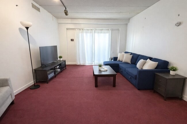 Building Photo - 170 Gore St