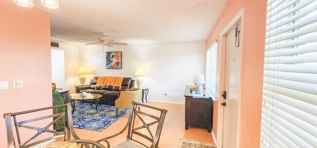 Building Photo - Coming Soon! Beautifully furnished 1 bedroom 1.5 bath condo