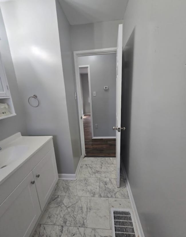 Building Photo - Large Three Bedroom with Bonus Room Single...