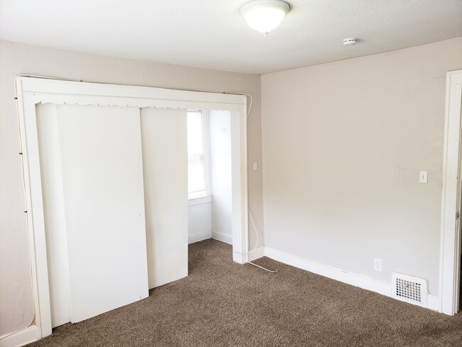 Building Photo - 5524 Woodland Ave