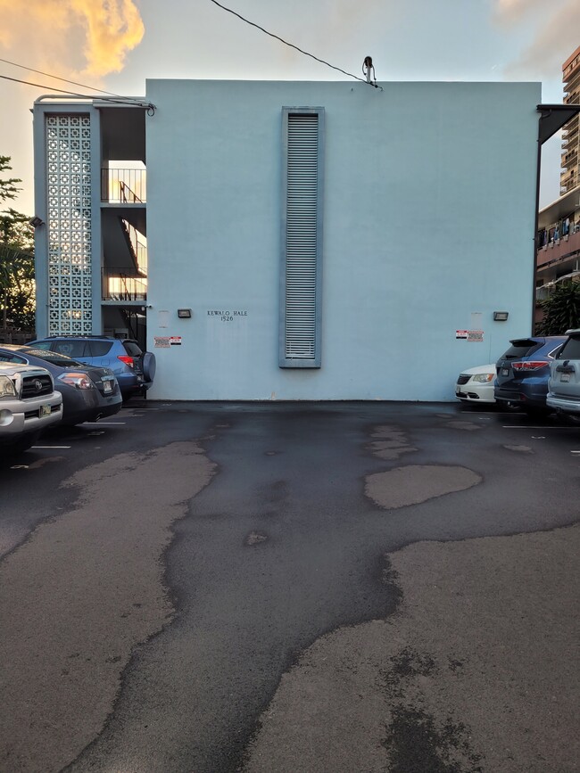 Building Photo - 1526 Kewalo St