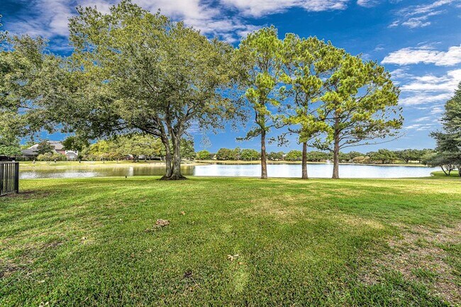 Building Photo - 22319 Fairbay Dr