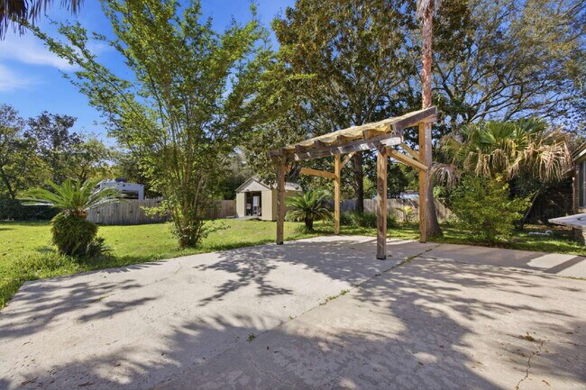 Building Photo - "Charming 4-Bedroom Shalimar Retreat- Power Included With Rent!"