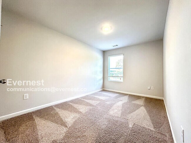 Building Photo - 303 Rolling Grn Dr NW