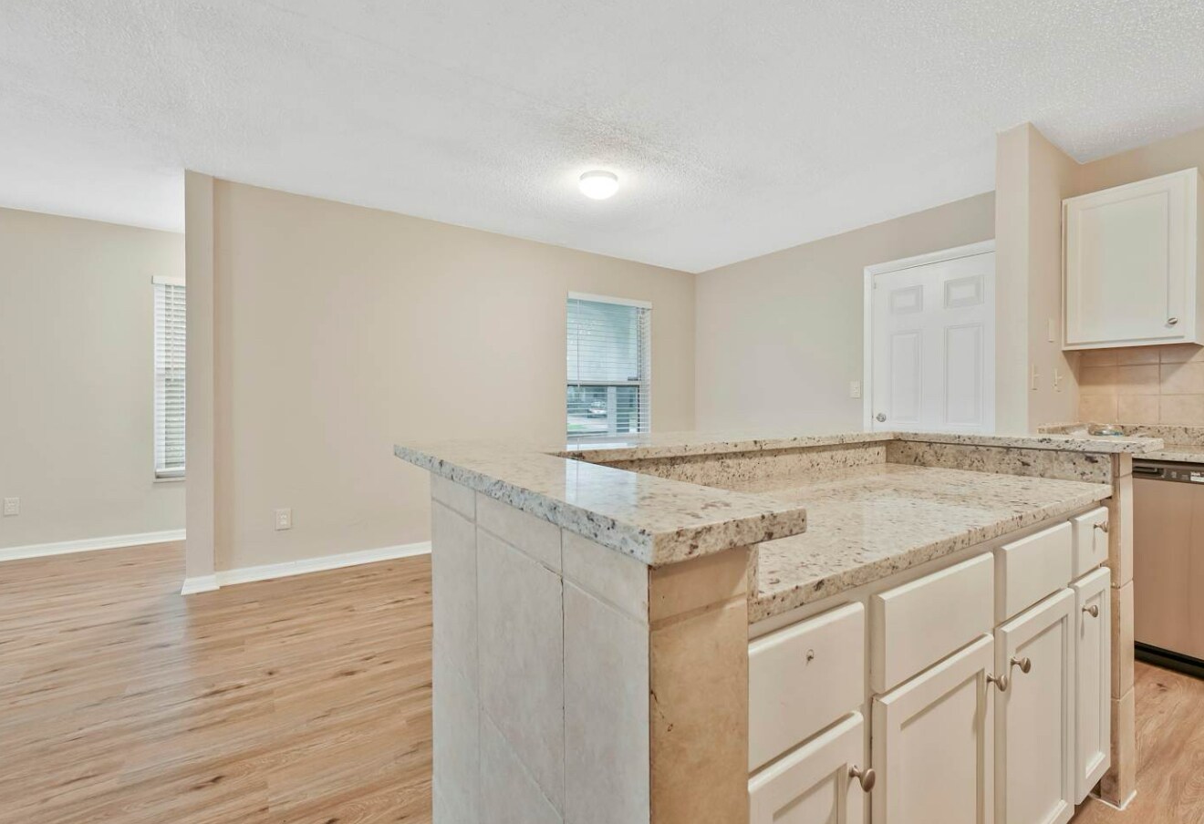 Building Photo - 1310 Celia Way