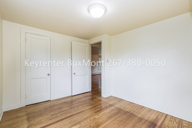 Building Photo - Charming 3-Bedroom, 2-Bath Home with Large Yard and Detached 2-Car Garage