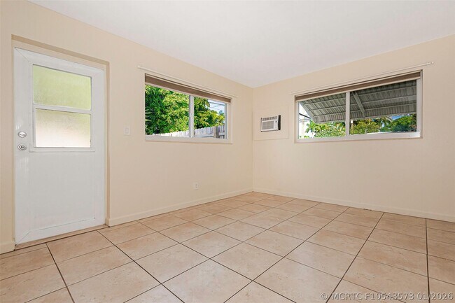 Building Photo - 2581 NE 11th Ct