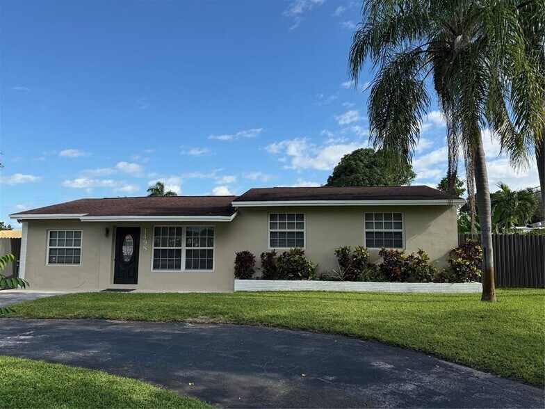 Primary Photo - 1498 SW 47th Ter