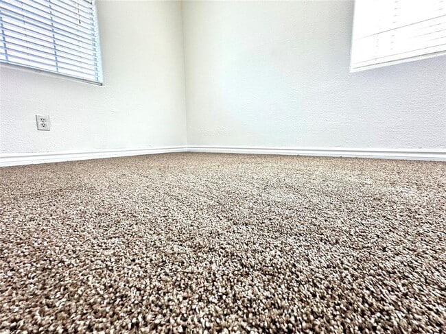 Building Photo - 3024 E 12th St