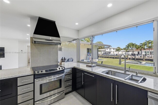 Building Photo - 1709 SW 5th Pl