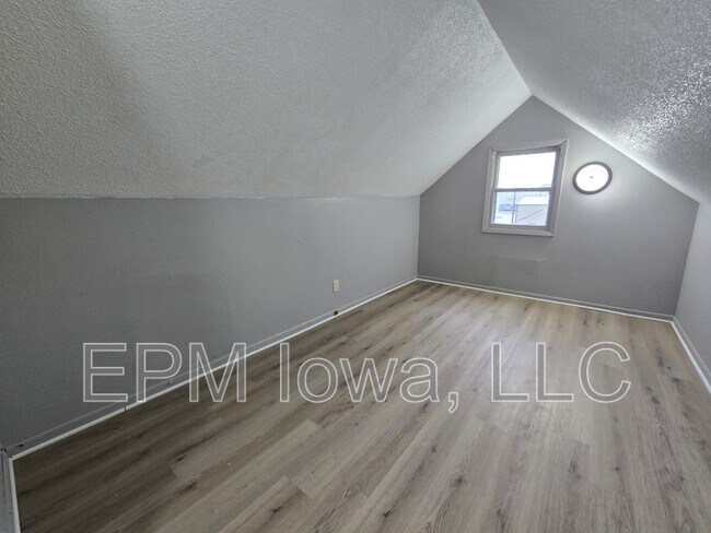 Building Photo - 301 Rath St