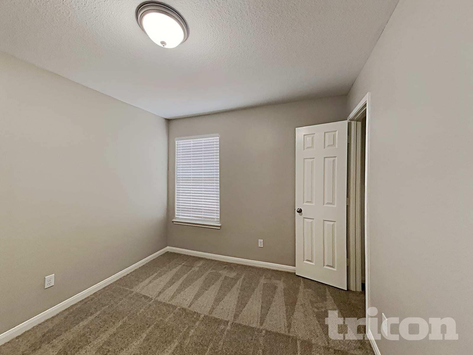 Building Photo - 815 Marigold Rd