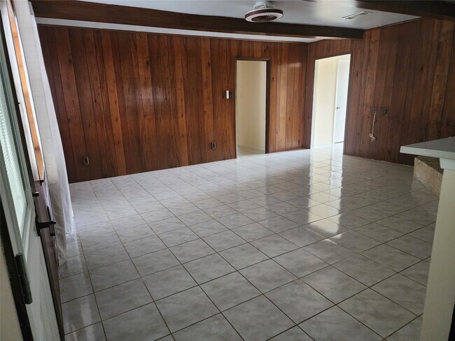 Building Photo - 9110 Grape St