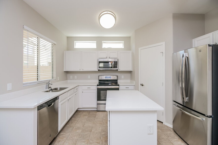 Building Photo - 1447 S Pheasant Dr