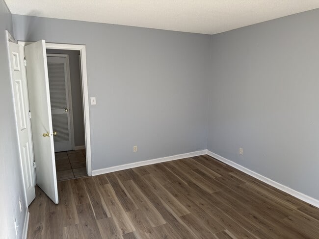 Building Photo - 505 63rd Ave N