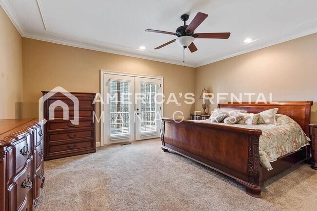 Building Photo - Private Estate Living on Over 3 Acres! Available to view NOW!
