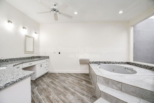 Building Photo - 8115 Fondren Lake Dr