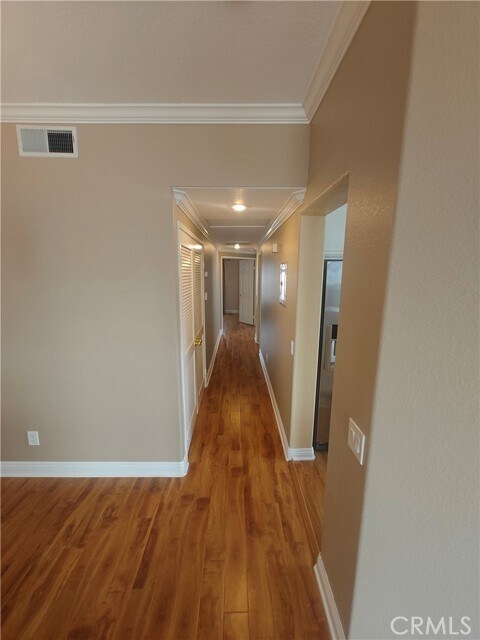 Building Photo - 1095 S San Marino Way