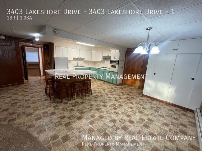 Building Photo - 3403 Lakeshore Dr
