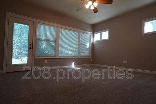 Building Photo - 871 N Grey Pebble Way