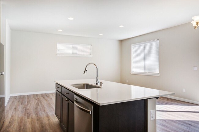 Building Photo - 4bd 2.5ba in LSSD
