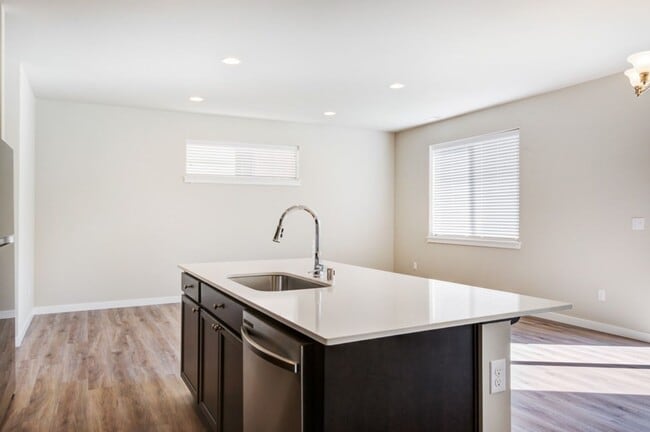 Building Photo - Newly Built 4bd 2.5ba in LSSD