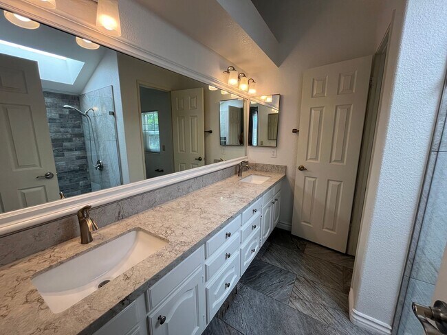 Building Photo - 31433 Corte Madera