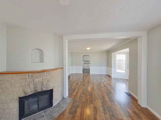 Building Photo - 417 S Leonine Rd