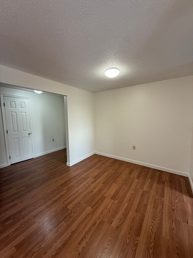 Building Photo - 826 State St