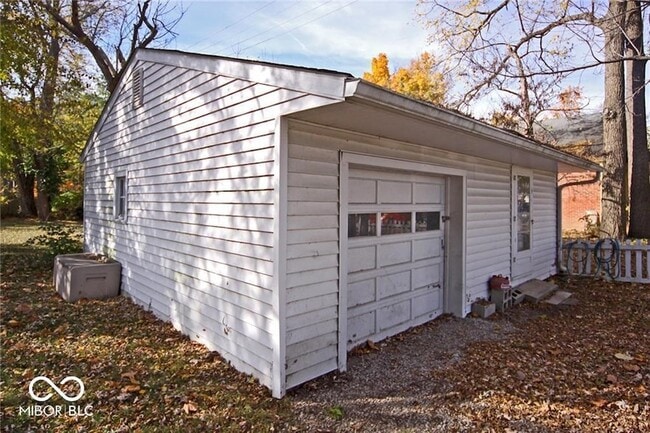 Building Photo - 210 W Sycamore St