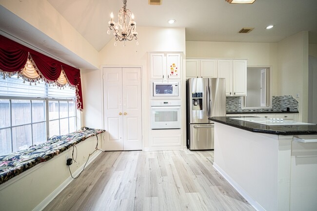 Building Photo - 4503 Oak Valley Dr