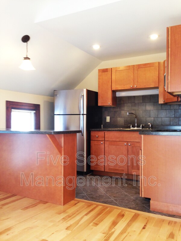 Building Photo - 40 Intervale Ave