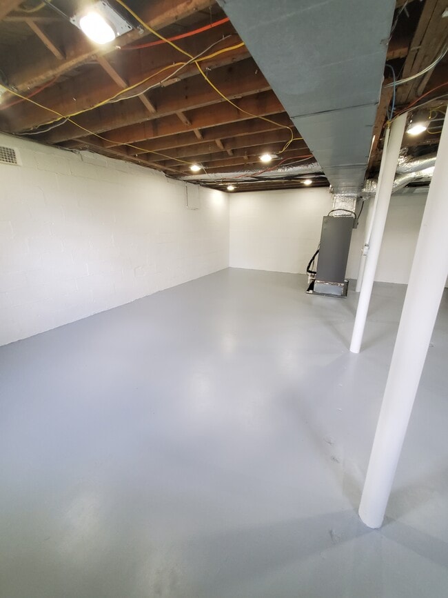 Building Photo - 320 Kingston Ct SW