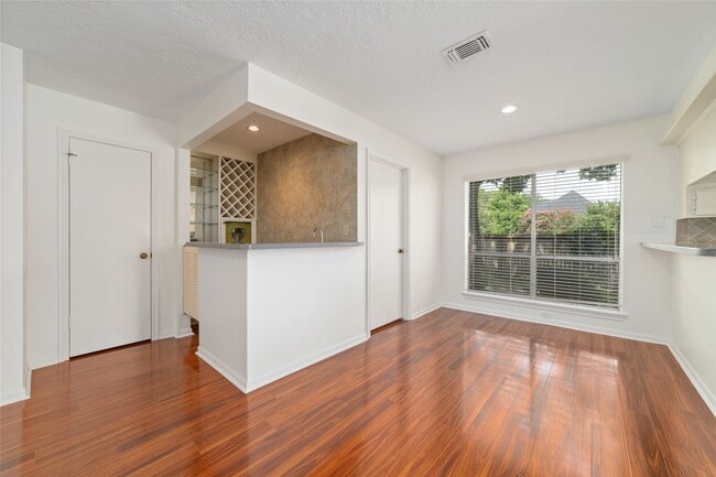 Building Photo - 11838 Riverview Dr