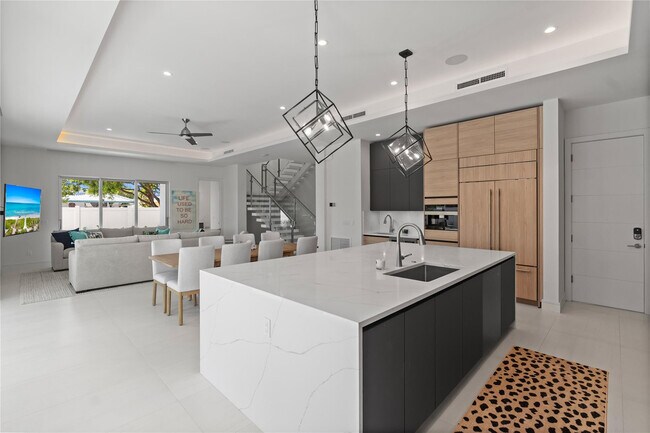 Building Photo - 221 Shore Ct