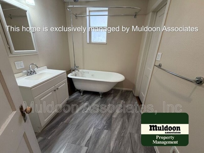 Building Photo - 705 E Platte Ave