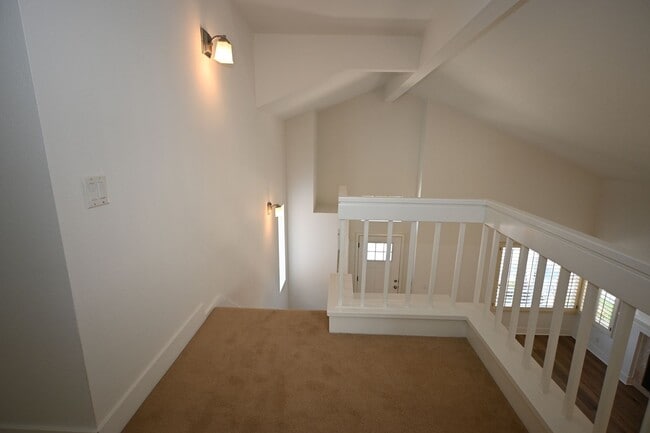 Building Photo - Immaculate 2 story 3 bedroom 2.5 bath house in Laguna Niguel