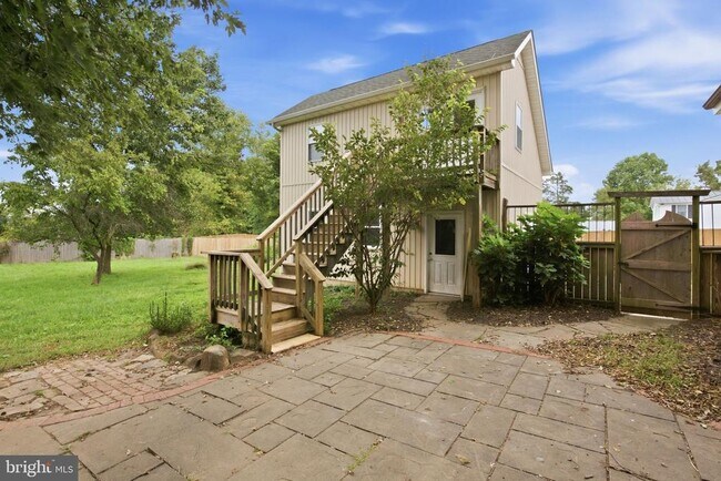 Building Photo - 27 E Broad Way
