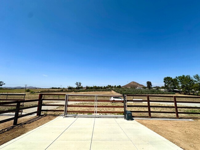 Building Photo - LUXE NEW BUILD ON PROPERTY IN MENIFEE!