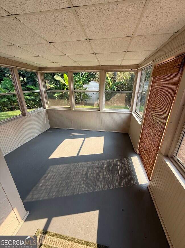 Building Photo - 3897 Saddlecreek Dr