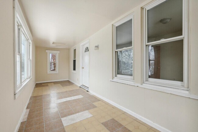 Building Photo - 2 Bedroom Townhouse Apartment- SECTION 8 F...