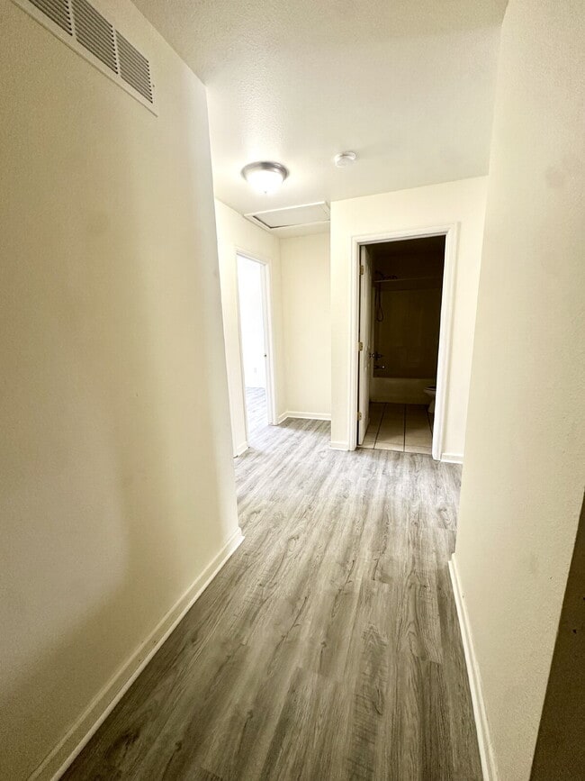 Building Photo - Charming Townhouse for Rent in Cheyenne, WY