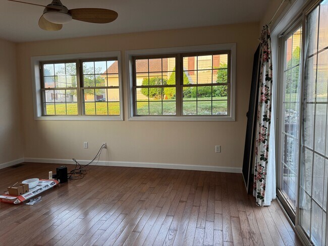 Building Photo - 16 Oriole Dr