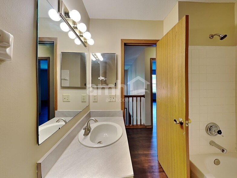 Building Photo - 3437 Oak Bend Blvd