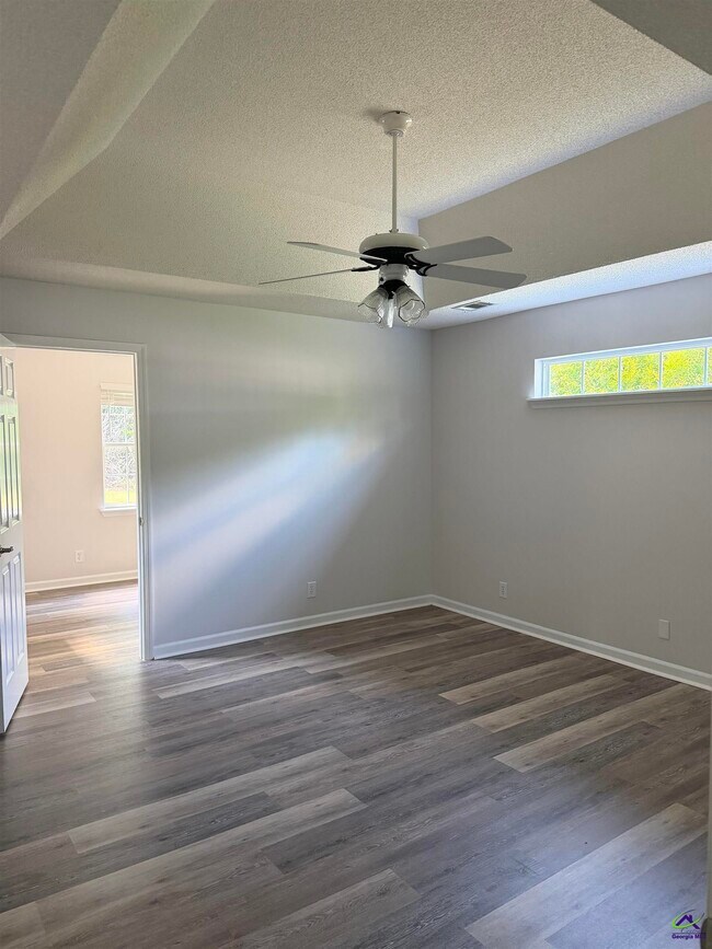 Building Photo - 107 Barrington Pl N