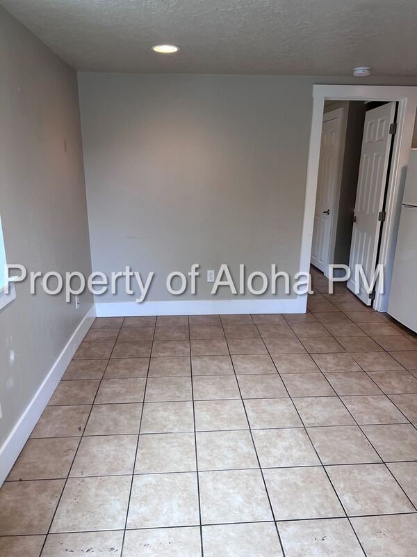 Building Photo - 1019 S Longmont Ave