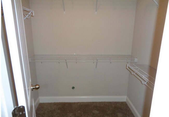 Building Photo - 422 Walker Cir